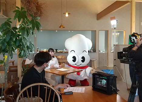 ひさしぶりのテレビ出演で緊張しタニ！