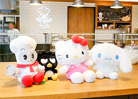 バッドばつ丸、ハローキティ、シナモロールとの仲良しショット